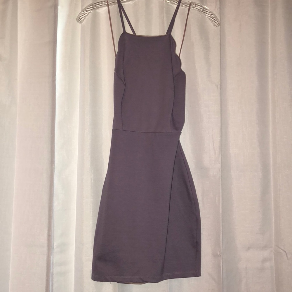 Lulus Lavender body con scalloped mini dress